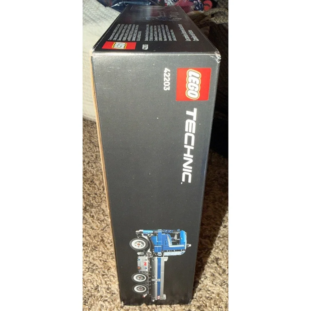 Lego Technic Tipping Dump Truck Building Set (NWT) 42203